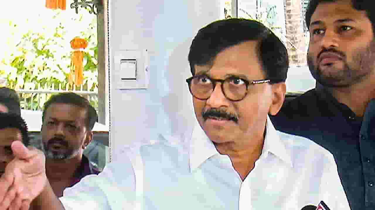 टीकाकार असलो तरी....; संजय राऊतांकडून फडणवीसांचं तोंडभरून कौतुक टीकाकार असलो तरी....; संजय राऊतांकडून फडणवीसांचं तोंडभरून कौतुक