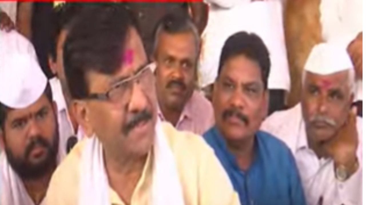 ...तर देशावर मोठी आफत येईल, संजय राऊतांनी पुन्हा एकनाथ शिंदेंना डिवचलं ...तर देशावर मोठी आफत येईल, संजय राऊतांनी पुन्हा एकनाथ शिंदेंना डिवचलं