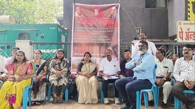 अधिकारी सुट्टीवर, निवडणूक रखडली, माजी महिला सरपंचाकडून थेट इशारा, नेमकं काय घडलं?