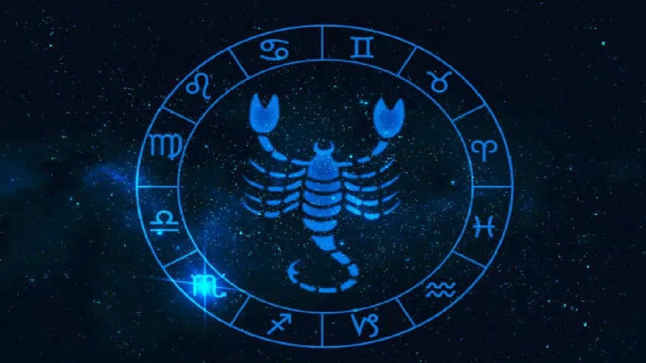 वृश्चिक रास : वृश्चिक राशीच्या लोकांसाठी रविवार हा शुभ दिवस असेल. रविवारी निर्णयक्षमता वाढू शकते. कोणत्याही जुन्या किंवा नवीन गुंतवणुकीतून फायदा मिळू शकतो. रविवारी पिंपळाच्या झाडाला पाणी अर्पण करा. मनापासून प्रार्थना करा. (Photo Credit :  Tv9)