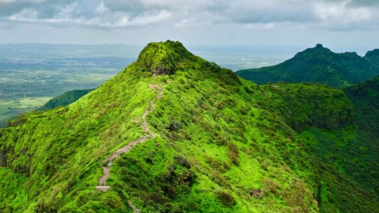 त्यानंतर पुढील दोन वर्षात शिवरायांनी पुण्याजवळ अनेक महत्त्वाचे किल्ले जिंकले होते. यात पुरंदर, कोंढाणा (सिंहगड) आणि चाकण यांचा समावेश आहे. कालांतराने त्यांचे हे स्वराज्य आणखी वाढत गेले.