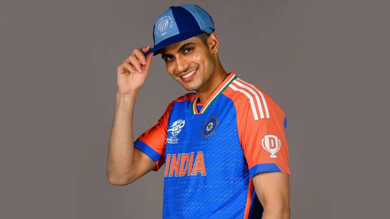 शुबमन गिलला प्लेइंग इलेव्हनमध्ये घ्यायचं झालं तर   तर सलामीवीर फलंदाज बदलावे लागतील. त्यामुळे संजू सॅमसनला मधल्या फळीत खेळवावे लागेल आणि गिलला सलामीवीर म्हणून संधी द्यावी लागेल. त्यामुळे आता आशिया कपमध्ये टीम इंडियाचा प्लेइंग इलेव्हन कशी असेल याची उत्सुकता आहे. (सर्व फोटो- टीव्ही 9 नेटवर्क)