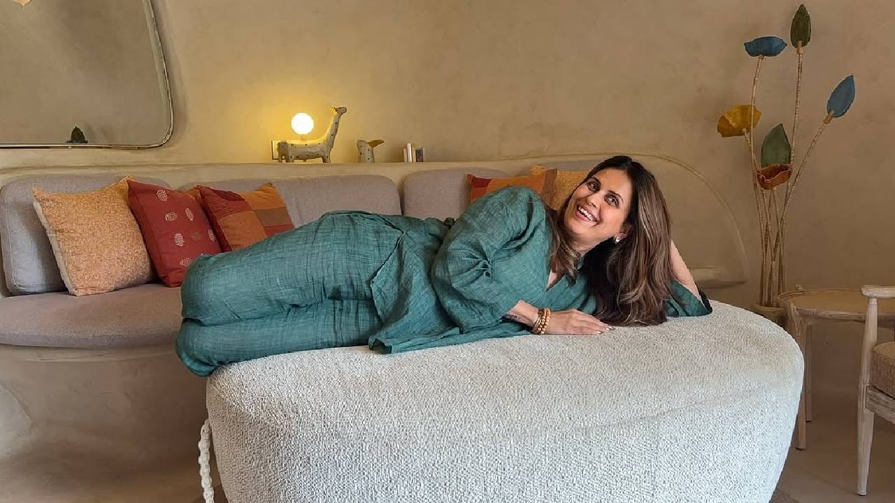 "चित्रपट, वेब सीरिज, माझी निर्मिती संस्था यात मी प्रचंड व्यस्त होते. मात्र तरीही मालिकेत काम करण्याची इच्छा होती. या पात्राविषयी जेव्हा विचारणा झाली तेव्हा मला मालिकेचा विषय आणि व्यक्तिरेखा खूपच भावली. उर्वशी अतिआत्मविश्वासू आणि स्वार्थी आहे. हे पात्र माझ्या स्वभावाच्या अगदी विरुद्ध आहे, त्यामुळे कस लागतोय," अशी प्रतिक्रिया तिने दिली. 
