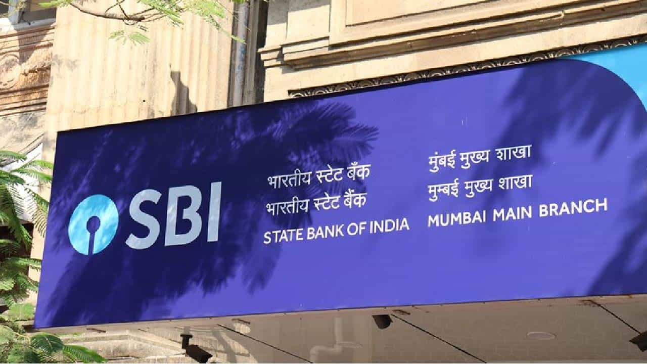 स्टेट बँक ऑफ इंडियाकडून मेगा भरती, आजच करा अर्ज, सरकारी नोकरी करण्याची हीच ती संधी..