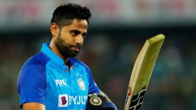 Asia Cup 2025 : कॅप्टन सूर्यकुमार यादवला दोघांना पछाडण्याची संधी, फक्त 4 सिक्सची गरज