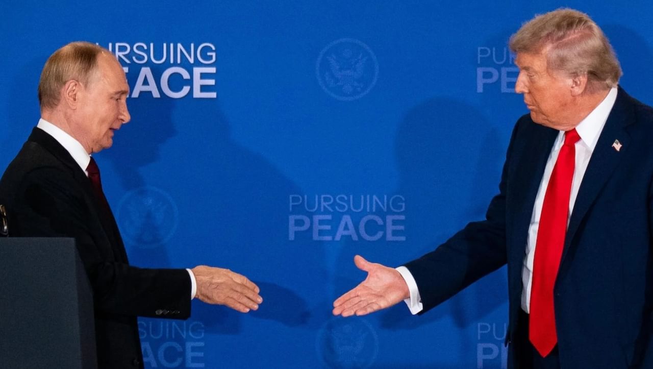 पुतीन यांच्या या खेळीने ट्रम्प अमेरिकेतच झाले ट्रोल, F-22, B-2 बॉम्बर्स, F-35 सारखे सुपरजेट कामी आले नाही...