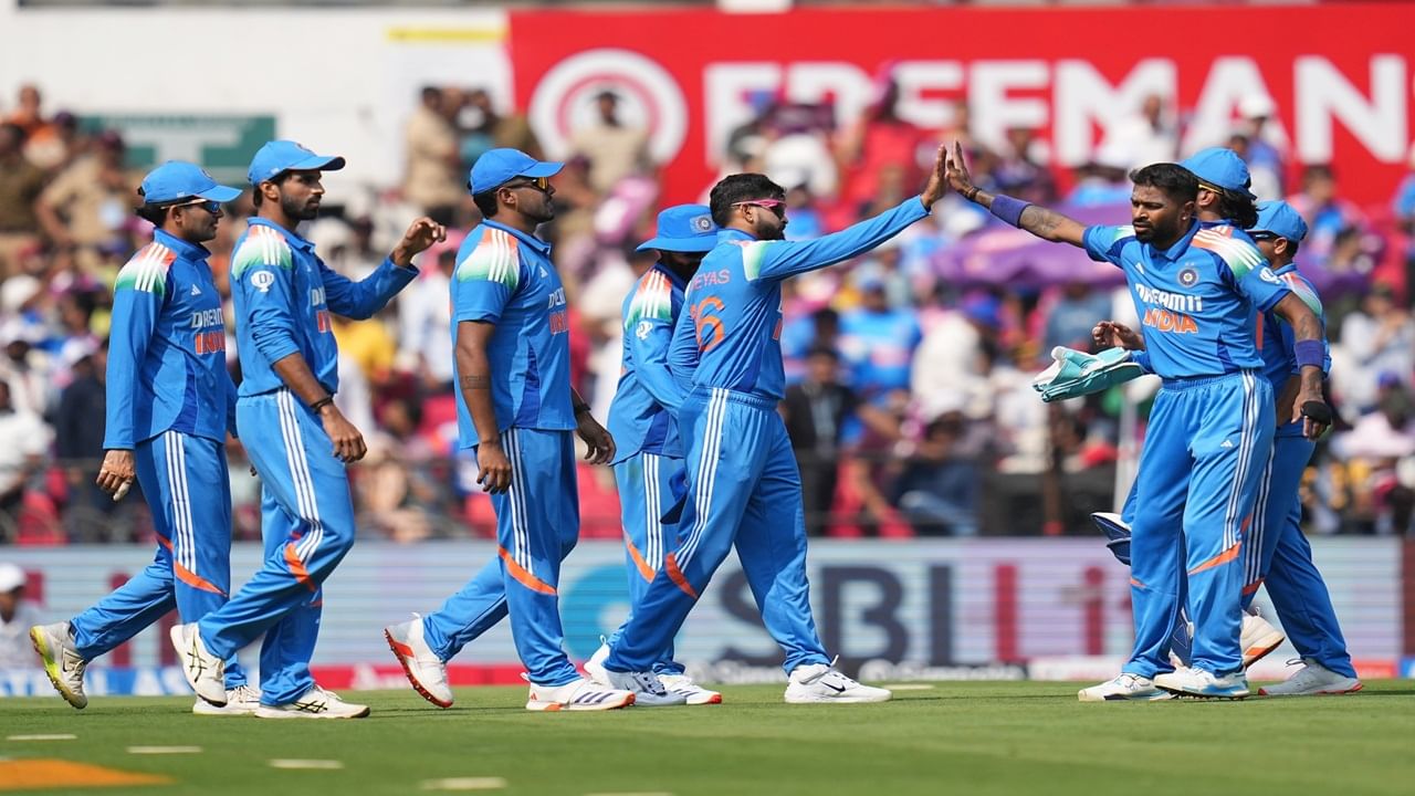 आशिया कप 2025 स्पर्धा यंदा टी 20 फॉर्मेटने होणार आहे. या निमित्ताने टीम इंडियासाठी टी 20I मध्ये सर्वात जास्त ओव्हर टाकणाऱ्या भारताच्या 5 गोलंदाजांबाबत जाणून घेऊयात. Photo Credit : Hardik Pandya X Account)