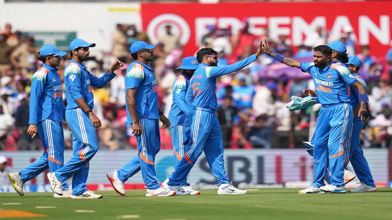 आशिया कप 2025 स्पर्धा यंदा टी 20 फॉर्मेटने होणार आहे. या निमित्ताने टीम इंडियासाठी टी 20I मध्ये सर्वात जास्त ओव्हर टाकणाऱ्या भारताच्या 5 गोलंदाजांबाबत जाणून घेऊयात. Photo Credit : Hardik Pandya X Account)