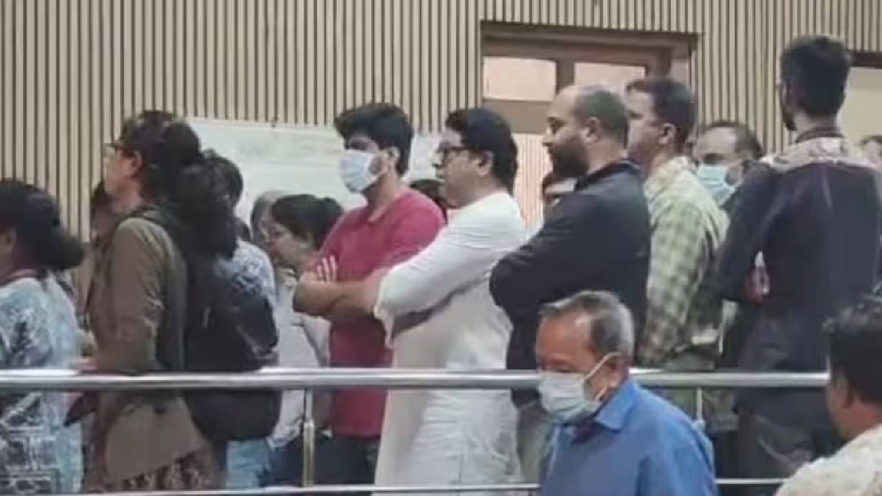 ज्योती चांदेकर यांच्या पार्थिवावर पुण्यातील नवी पेठ वैकुंठ स्मशानभूमीत अंत्यसंस्कार करण्यात आले. यावेळी मराठी सिनेसृष्टीतील अनेक कलाकार अंत्यविधीला उपस्थित होते. मनसे अध्यक्ष राज ठाकरेही ज्योती चांदेकर यांच्या अंत्यदर्शनासाठी पोहोचले होते. 
