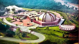 Independence Day: 15 ऑगस्टला लाल किल्ल्यावर फडकतो तिरंगा, पाकिस्तानचा ध्वज कुठे फडकवतात?