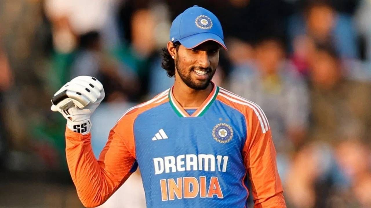 युवा डावखुरा फलंदाज तिलक वर्मा तिसऱ्या क्रमांकावर दिसू शकतो. इंग्लंड आणि दक्षिण आफ्रिकेविरुद्धच्या टी20 मालिकेत तिसऱ्या क्रमांकावर चांगली कामगिरी केली  होती. तिलक वर्मा आशिया कपमध्येही या स्थानावर मैदानात उतरवण्याची शक्यता आहे.