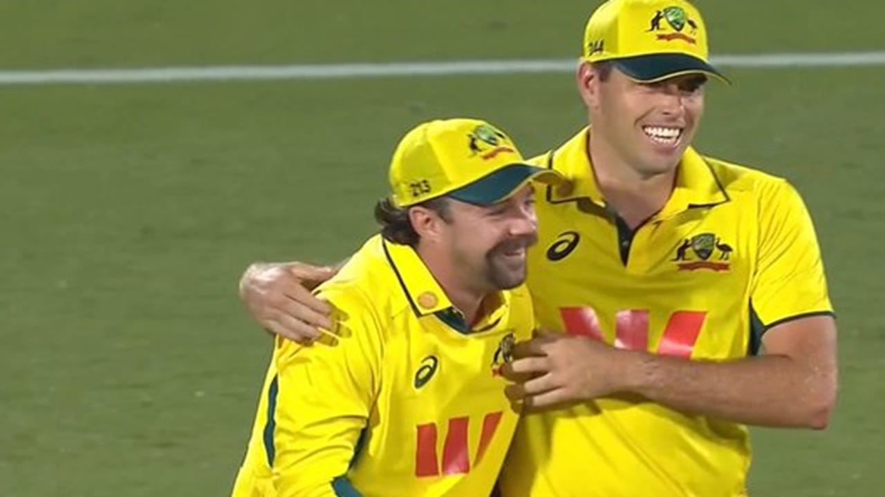 AUS vs SA : तिसऱ्या सामन्यात दोन्ही पराभवांचा हिशोब, कांगारुंकडून फायनलमध्ये दक्षिण आफ्रिकेचा 276 धावांनी धुव्वा