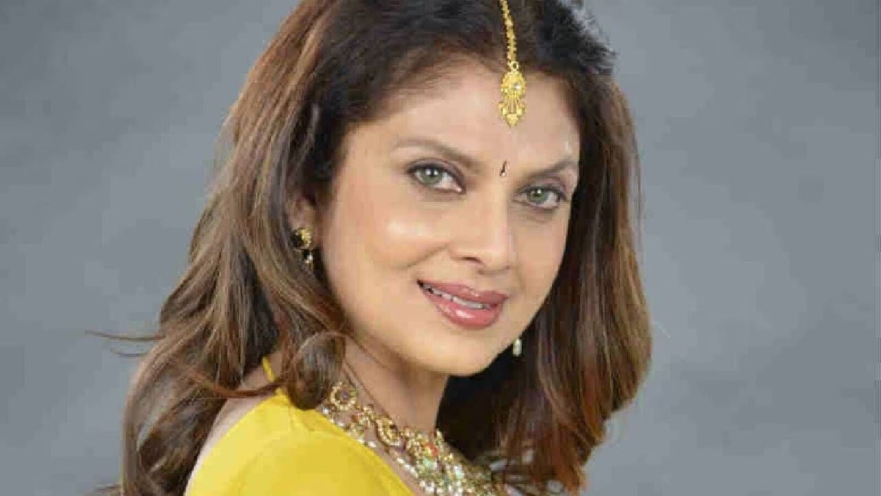 हेच नाही तर सासरे प्रसिद्ध संगीत दिग्दर्शक रविशंकर शर्मा यांनी देखील वर्षा उसगांवकर आणि पती अजय शर्मा यांना त्यांच्या संपत्तीतून बेदखल केले होते.