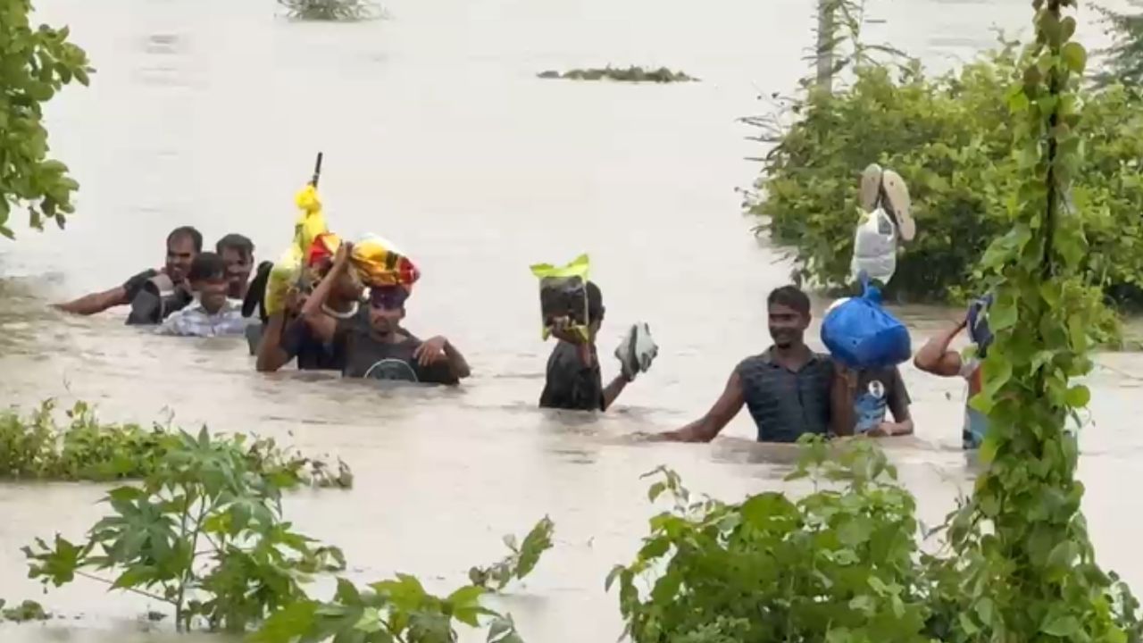 वसईला जात असाल तर आताच मागे फिरा... फक्त अंगावरचे कपडे राहिले, अनेक ठिकाणी पूरस्थिती, 400 लोक अडकले