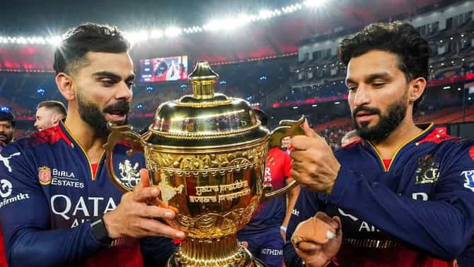 रजत पाटीदारच्या फोन नंबरवरून विराट आणि डिव्हिलियर्सची फसवणूक! झालं असं की....