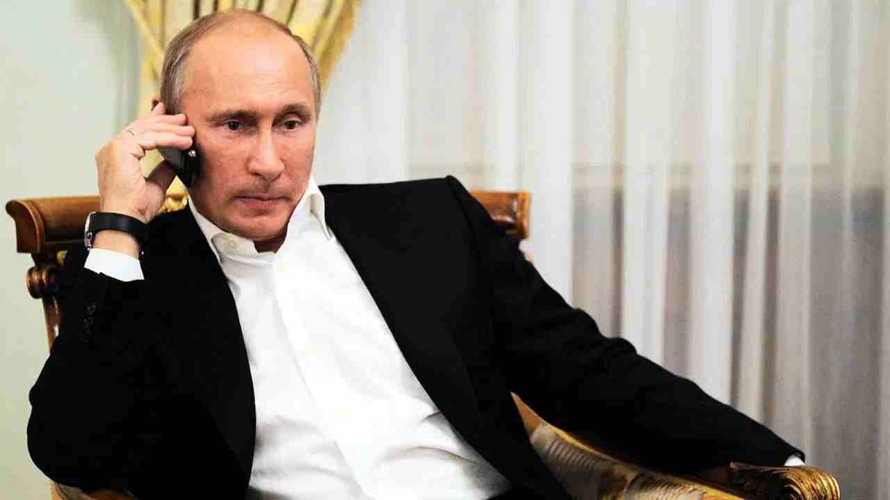 ट्रम्प यांना भेटण्याआधीच पुतिन यांनी वाट बदलली, थेट हुकूमशहाला फोन, पडद्यामागे काय घडतंय? ट्रम्प यांना भेटण्याआधीच पुतिन यांनी वाट बदलली, थेट हुकूमशहाला फोन, पडद्यामागे काय घडतंय?