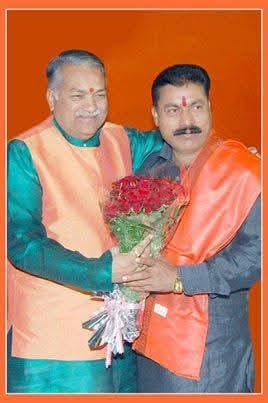 छत्रपती संभाजीनगरचे माजी महापौर त्र्यंबक तुपे यांनी ठाकरे गटाला अखेरचा जय महाराष्ट्र केला आहे. मिळालेल्या माहितीनुसार तुपे हे एकनाथ शिंदे यांच्या पक्षात प्रवेश करण्याची शक्यता आहे. 