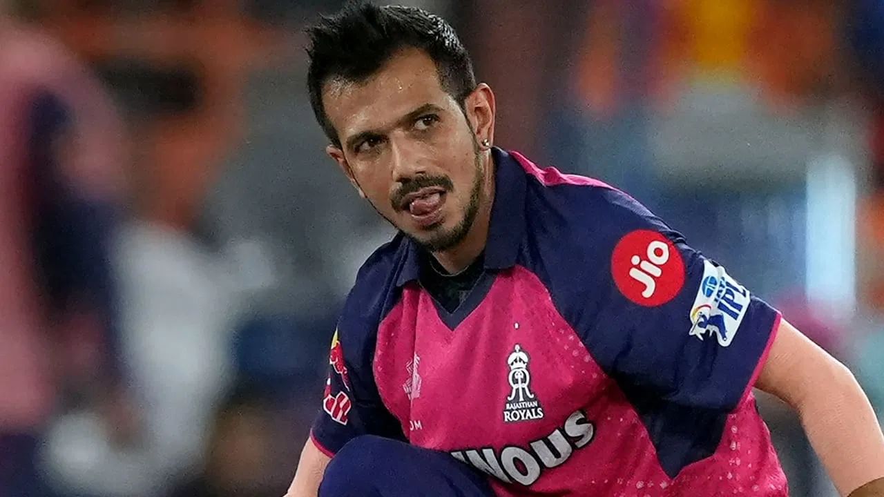 दरम्यान भारताकडून एकाही गोलंदाजाला टी 20 क्रिकेटमध्ये 500 विकेट्स घेता आलेल्या नाहीत. भारताकडून टी 20 क्रिकेटमध्ये सर्वाधिक विकेट्स घेण्याचा विक्रम युझवेंद्र चहल याच्या नावावर आहे. चहलने 326 सामन्यांमध्ये 380 विकेट्स घेतल्या आहेत. (Photo Credit : PTI)