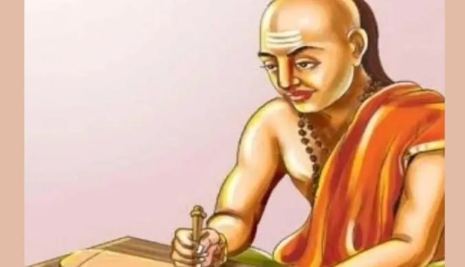 तुम्हाला श्रीमंत व्हायचे असेल तर पैशाचा सदुपयोग करणे शिकायला हवे, असे आचार्य चाणक्य यांनी सांगितले आहे. पैशांचा योग्य वापर केल्यास तुम्हाला ते योग्य ठिकाणी लावता येतील. म्हणजेच पैसे वाचवून ते योग्य ठिकाणी लावले तर तुम्ही श्रीमंतीच्या मार्गाने चालू लागाल, असे आचार्य चाणक्य यांनी सांगितलेले आहे. 