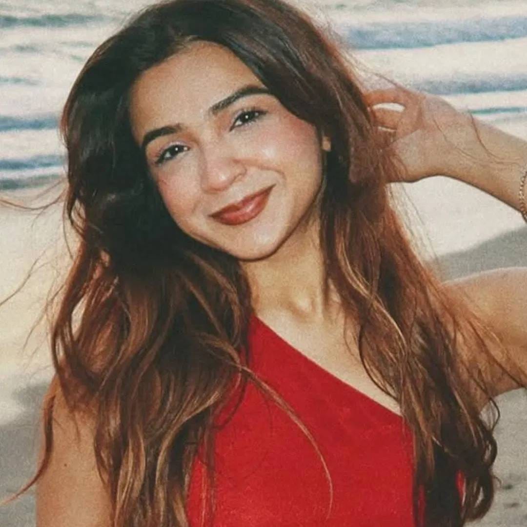 इन्फ्लुएंसर अपूर्वा मखीजा 'इंडियाज गॉट लेटेंट' शो पासून चर्चेत आहे. अलीकडेच यूट्यूब स्टारने स्वत:च्या लुक्सवर कमेंट केलं. अपूर्वा मखीजाने द ट्रेटर्समधून लोकांच्या मनात स्थान निर्माण केलं. त्यानंतर इन्फ्लुएंसरने आता बर्थ डे आधी स्वत:वर प्रेम व्यक्त केलं.