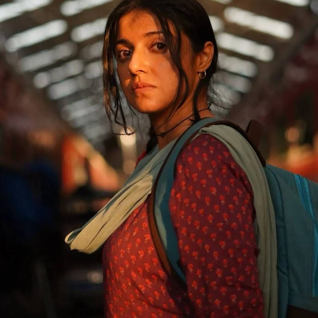 दिव्या खोसला आपला अपकमिंग चित्रपट 'एक चतुर नार' च्या रिलीजच्या तयारीमध्ये आहे. अलीकडेच तिने खुलासा केला की, ती तिच्या अपकमिंगच्या रोलच्या तयारीसाठी लखनऊच्या चाळीत राहत होती. जेणेकरुन भूमिका व्यवस्थित वटवता यावी.