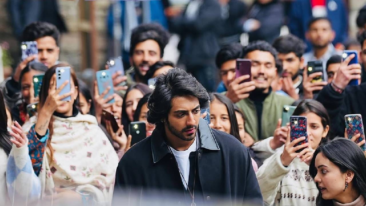 यशराज फिल्म्सचे कास्टिंग डायरेक्टर शानू शर्माने त्याच्या इन्स्टाग्राम स्टोरीमध्ये एक पोस्ट लिहिली आहे. यामध्ये त्यांनी 'सैयारा'च्या ओटीटी रिलीजविषयीची तारीख आणि प्लॅटफॉर्म यांबद्दलची माहिती दिली आहे. 
