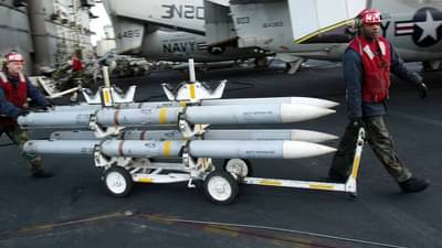 AMRAAM Missile : जगातल्या 19 देशांना हेच मिसाइल हवंय, स्टॉक वेगाने संपतोय, असं काय खास आहे या क्षेपणास्त्रात?