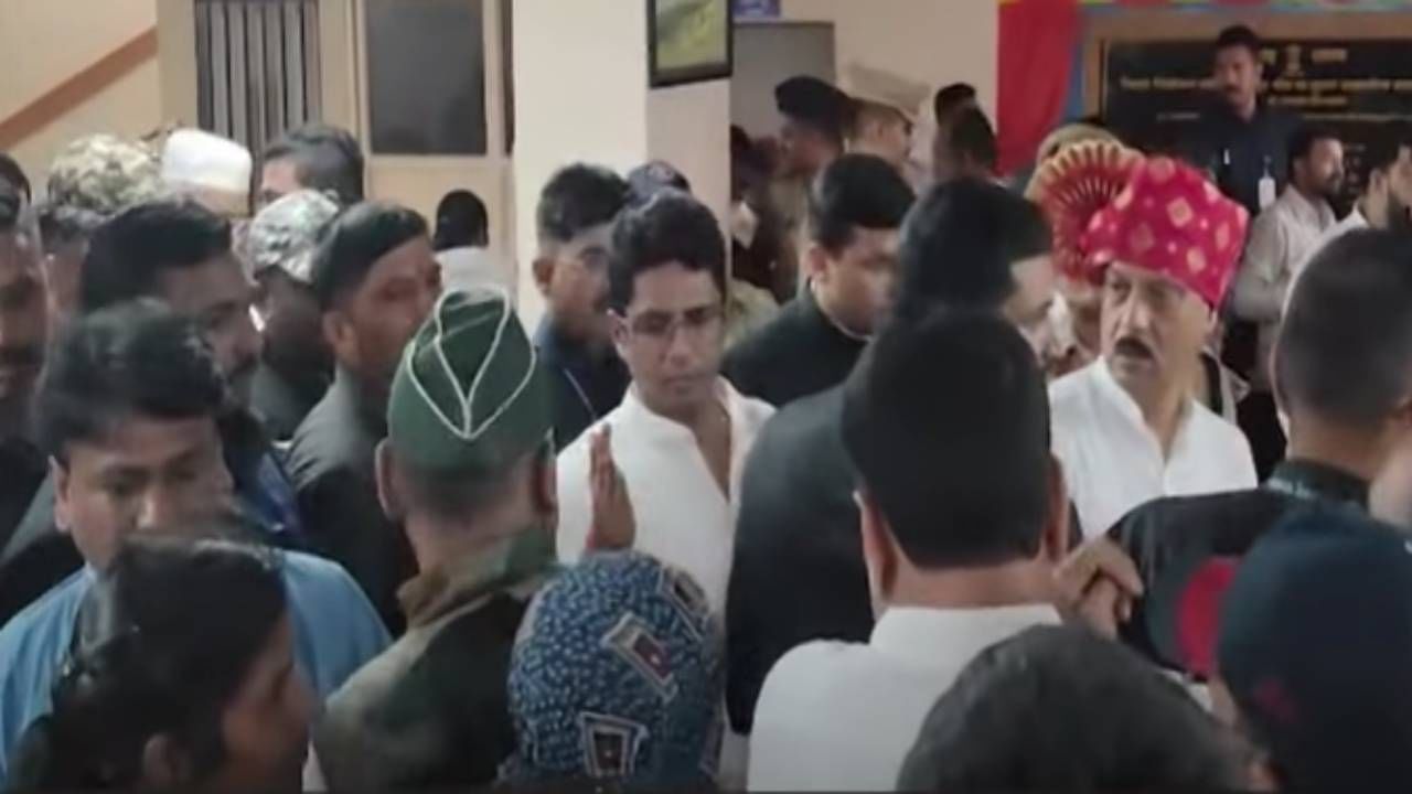 Ajit Pawar : म्हणून मला इथं यावं लागत, तुम्ही काम करत नाही; अजितदादांच्या कुणाला कानपिचक्या?