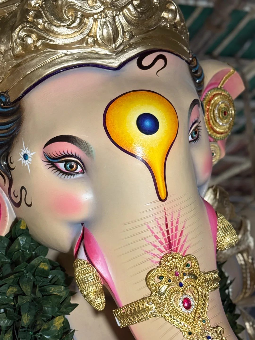 अखिल चंदनवाडी गणेशोत्सव मंडळाच्या आगमन सोहळ्यासाठी हजारो भक्तांची गर्दी पाहायला मिळाली. अखिल चंदनवाडी सार्वजनिक गणेशोत्सव मंडळाची स्थापना १९७८ मध्ये झाली. यंदा या गणेशोत्सवाचे 48 वे वर्ष आहे.