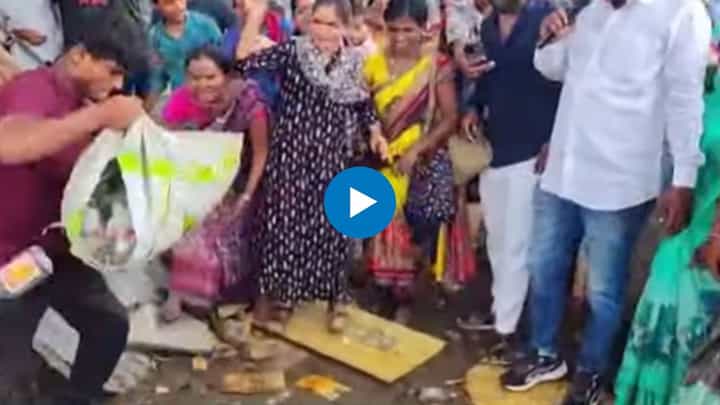 महिला शक्तीचा एल्गार! दारू विक्री होणाऱ्या ठिकाणी तोडफोड अन् राडा महिला शक्तीचा एल्गार! दारू विक्री होणाऱ्या ठिकाणी तोडफोड अन् राडा