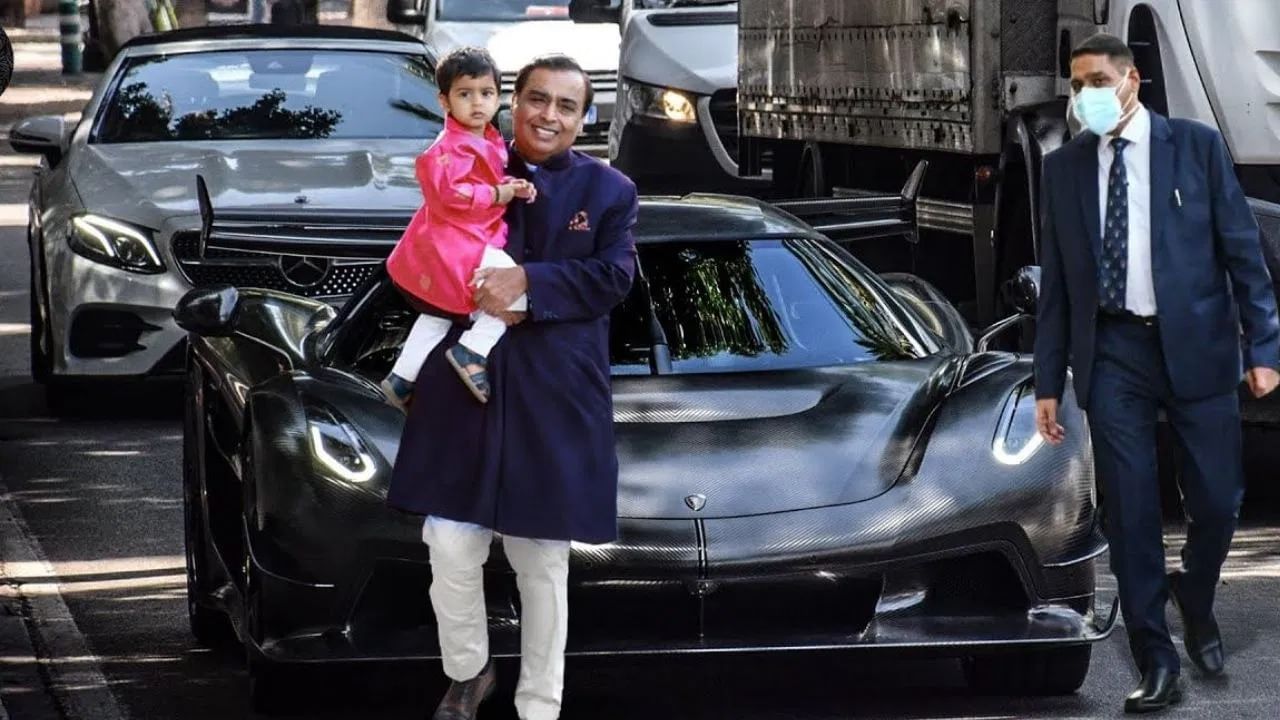 अंबानी कुटुंब हे गेल्या काही दिवसांपासून चर्चेत आहे. मुकेश अंबानी, हे भारतातीलच नव्हे तर जगातील सर्वात श्रीमंत व्यक्तींपैकी एक आहेत. त्यांच्या आलिशान जीवनशैलीची झलक त्यांच्या कार कलेक्शनमधून पाहायला मिळते.