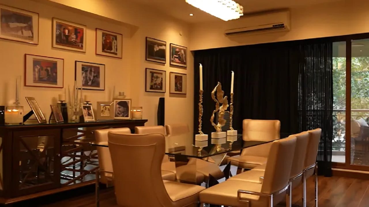 अभिनेत्री अमीषा पटेल आता पूर्वीप्रमाणे बॉलिवूडमध्ये सक्रिय नसली तरी, कोणत्या न कोणत्या कारणामुळे कायम चर्चेत असते. आज देखील तिच्या चाहत्यांची संख्या फार मोठी आहे. अमीषा सध्या तिच्या लाईफस्टाईलमुळे चर्चेत आली आहे. 