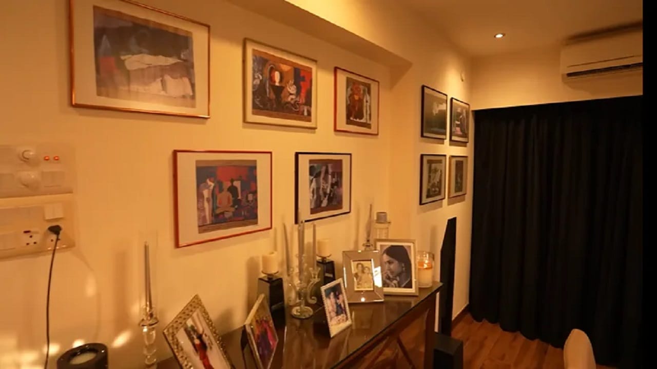 अमीषा आता बॉलिवूडमध्ये सक्रिय नसली तरी सोशल मीडियावर कायम सक्रिय असते. सोशल मीडियावर तिच्या चाहत्यांची संख्या देखील फार मोठी आहे. चाहत्यांच्या संपर्कात राहण्यासाठी अभिनेत्री कायम स्वतःचे फोटो आणि व्हिडीओ सोशल मीडियावर पोस्ट करत असते. 