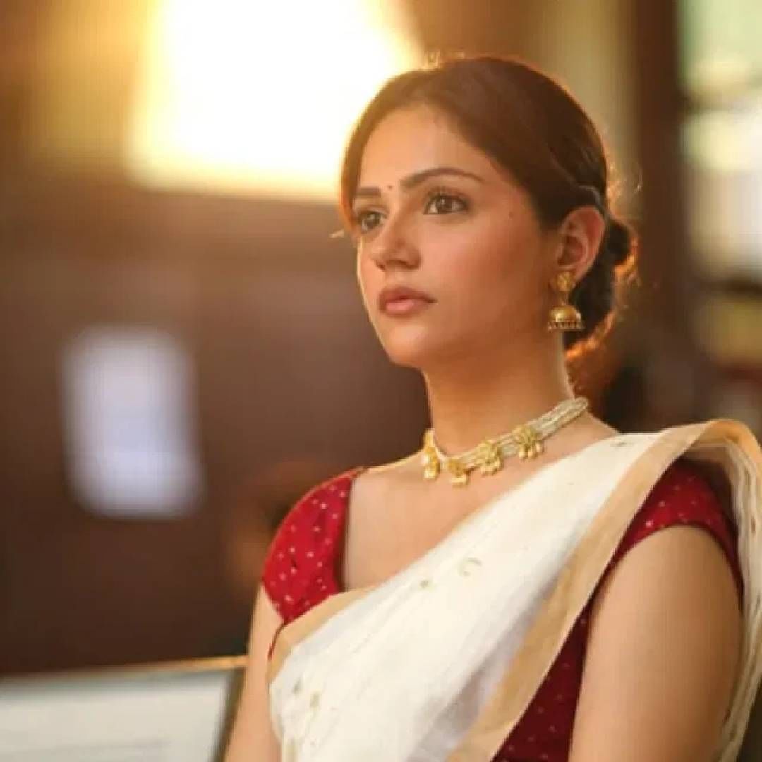 "तू मला जे इतकं प्रेम दिलयस, ते मला भारी पडतय. मला समजत नाहीय की, ते परत देण्याशिवाय काय करु" असं अनीतने लिहिलय. "मला भिती आहे की, पुढे काय होणार?. माझ्याकडे जे काही आहे, ते भले छोटासा हिस्सा का असेना, मी ते सर्वांसमोर मांडेन"