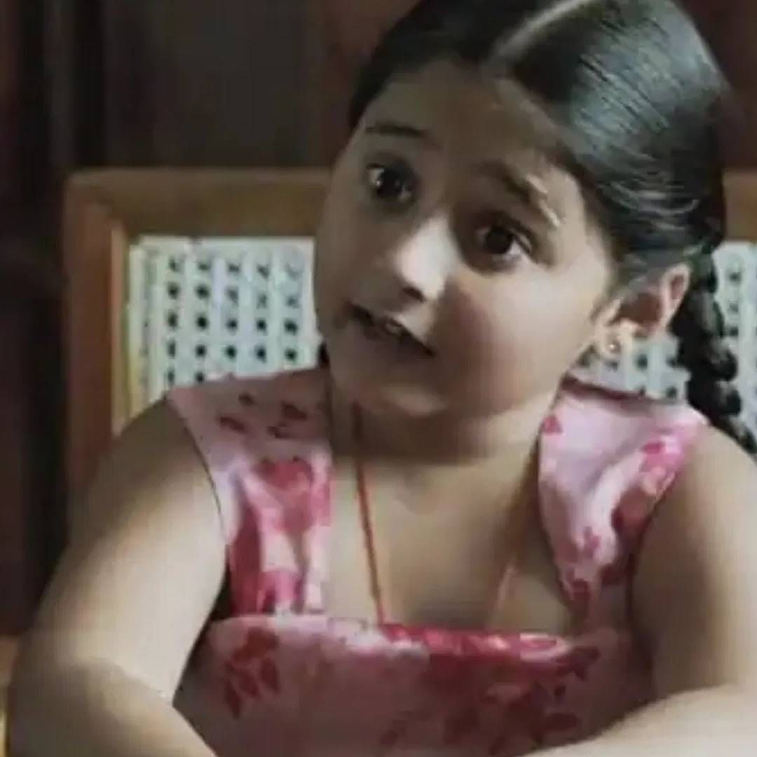 अजय देवगणच्या या चित्रपटात त्याच्या पत्नीचा रोल श्रिया सरनने केला होता. मोठ्या मुलीचा रोल तनुश्री दत्ताची छोटी बहिण इशिता दत्ताने केलेला. फिल्ममध्ये अजय देवगणची अजून एक लहान मुलगी दाखवली आहे. तो रोल मृणाल जाधवने प्ले केलेला. तिने तिच्या निरागसतेने सर्वांच मन जिंकलेलं.