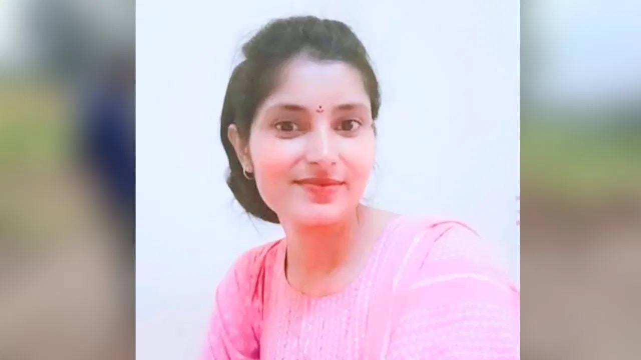 सीटवर बॅग होती, पण ती नव्हती..अखेर 12 दिवसांनी बेपत्ता अर्चनाच रहस्य उलगडल, कुटुंबियांना मोठा शॉक सीटवर बॅग होती, पण ती नव्हती..अखेर 12 दिवसांनी बेपत्ता अर्चनाच रहस्य उलगडल, कुटुंबियांना मोठा शॉक