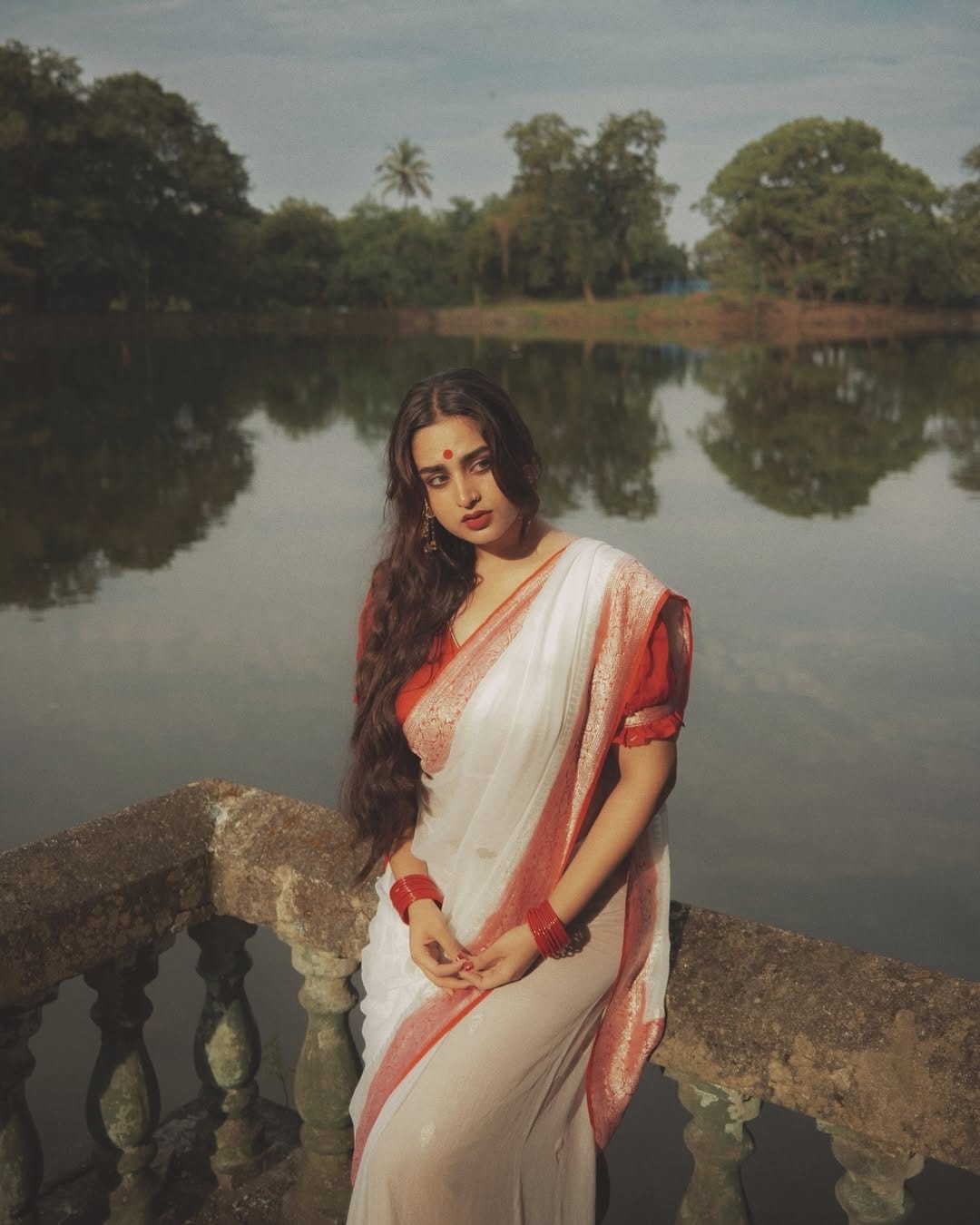 माझ्या वडिलांपेक्षाही जास्त वय असलेले एक काका ते माझ्या बाजूला चालत होते. मध्येच थांबत थांबत माझ्या बाजूने चालत होते. मला वाटलं की ते मला ओळखतात. म्हणूनच मी त्यांना काका बोला ना?  असं तिने या घटनेबद्दल बोलताना सांगितले.