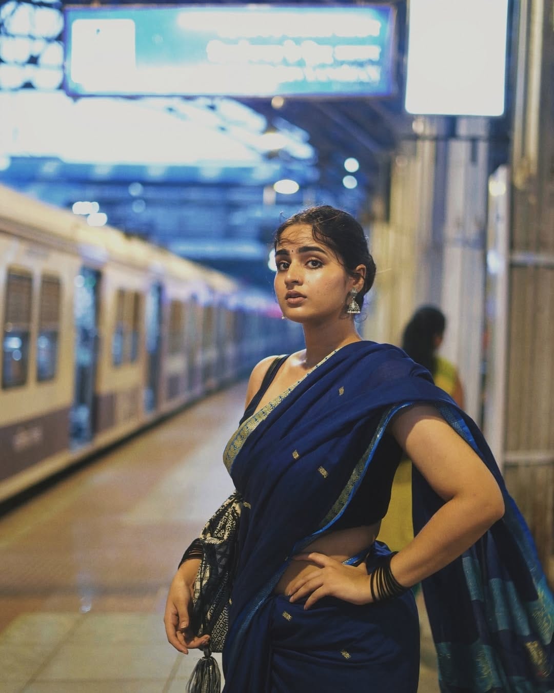 दरम्यान, महिलांना सिनेजगतात नाव कमवायचं असेल तर खूप कष्ट करावे लागतात. कधीकधी तर त्यांच्यासोबत कास्टिंग काऊचचेही प्रकार घडतात. काही अभिनेत्रींसोबत तर छेडछाडीचेही प्रकार घडतात. 