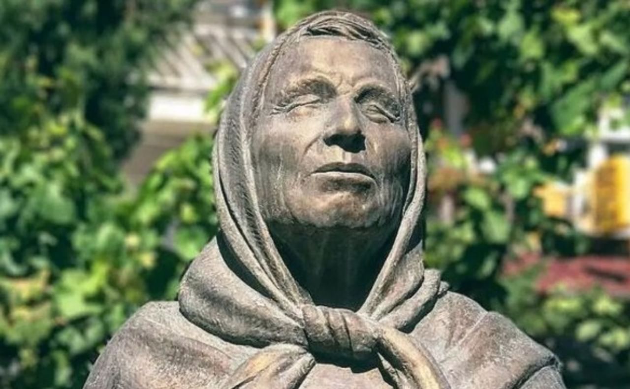 बाबा वेंगा यांनी केलेल्या अनेक भविष्याण्या खऱ्या ठरलेल्या आहेत. त्यांनी या जगात आगामी काळात काय होणार, हे अगोदरच सांगून ठेवलेलं आहे. त्यामुळेच त्यांच्या भाविष्यवाणीची जगभरात चर्चा होत असते. 