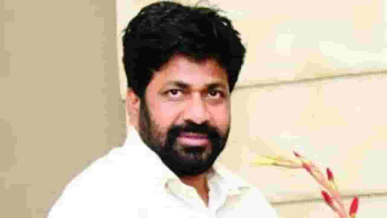 10 हजार मतं वगळण्यासाठी... पण ते बरं नाही वाटलं...; बच्चू कडू यांचा खळबळजनक दावा 10 हजार मतं वगळण्यासाठी... पण ते बरं नाही वाटलं...; बच्चू कडू यांचा खळबळजनक दावा