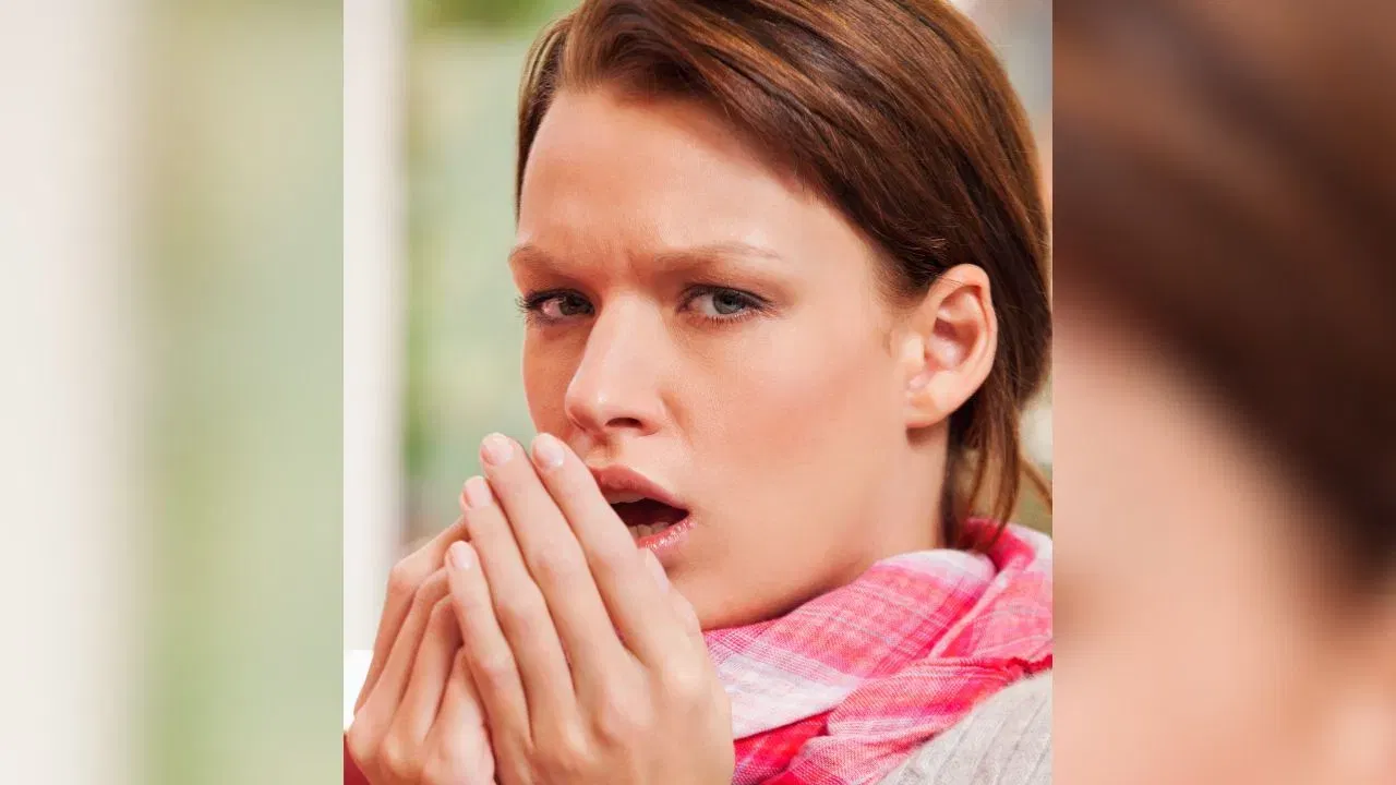 काहीवेळा नसांच्या इतर समस्यांमुळे, मल्टिपल स्क्लेरोसिस, हायपरथायरॉईडीझम, अ‍ॅनिमिया, हायपरव्हेंटिलेशन, मधुमेह यामुळेही पॅरेस्थेसिया होऊ शकतो. याच्या कमतरतेचा धोका विशेषतः वृद्ध, मुले, शाकाहारी, मधुमेही रुग्ण आणि शाकाहार खाणाऱ्यांमध्ये जास्त असतो, कारण हे ‘प्लांट बेस्ड व्हिटॅमिन’ नाही. व्हिटॅमिन B12 च्या कमतरतेमुळे पोटाच्या समस्या उद्भवू शकतात. पोटात संसर्ग आणि सूज यांसारख्या तक्रारी दिसतात. व्हिटॅमिन B12 च्या कमतरतेचे एक मोठे लक्षण म्हणजे तोंडात फोड येणे.