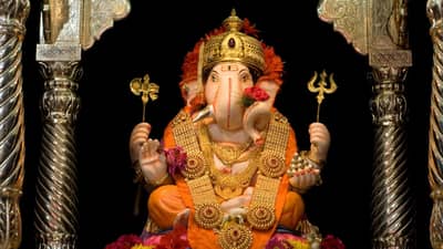 गणेश चतुर्थीला तुमच्या घरात नक्की घडेल चमत्कार! जाणून घ्या घरचे मंदिर सजवण्याचे 7 अद्भूत उपाय