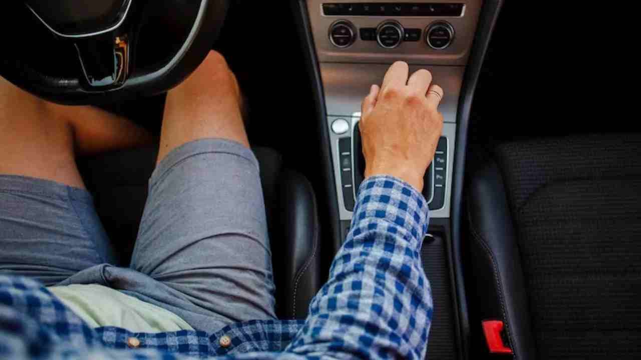 ‘या’ चुकांमुळे कारचे ब्रेक खराब होऊ शकते, जाणून घ्या