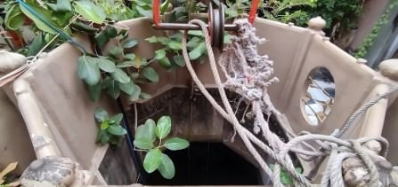 या विहिरीचे नाव चंद्रकूप असे आहे. या चंद्रकूप विहिरीत डोकावून पाहिल्यावर सावलीच्या मदतीने आपला मृत्यू कधी होईल, याबाबत समजते, अशी तेथील लोकांची धारणा आहे.