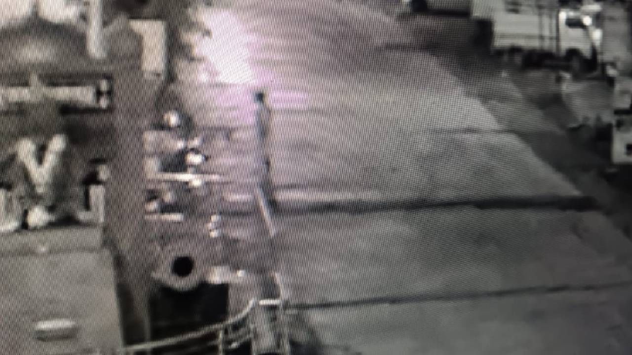 जन्मानंतर तासाभरात आईने कचऱ्यात फेकलं, कुत्र्यांनी बाहेर खेचलं, 2 बस अंगावरून गेल्या… ते बाळ कसं वाचलं ?