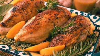 लाडका जावई आला, सासूने दिली झणझणीत चिकनची पार्टी, कोंबडा खाताच दोघांचा गेम, ताटावर बसलेल्या तिघांचं काय झालं? काय होतं त्यात?