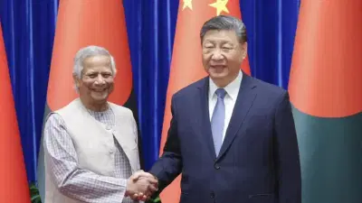 चीनने टाकलं जाळं, भारताशेजारील या देशाला कर्जाच्या विळख्यात अडकवणार