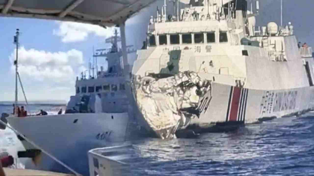 मोठी बातमी! भर समुद्रात जहाजांची एकमेकांना धडक, भीषण अपघाताचा व्हिडीओ व्हायरल मोठी बातमी! भर समुद्रात जहाजांची एकमेकांना धडक, भीषण अपघाताचा व्हिडीओ व्हायरल