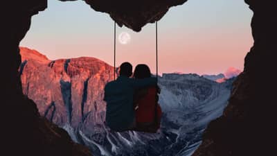 तेरे लिये चांद तारे तोड लाऊंगा ! नासामधून चंद्रावरचा दगड चोरला, बेडखाली ठेऊन गर्लफ्रेंडशी रोमान्स