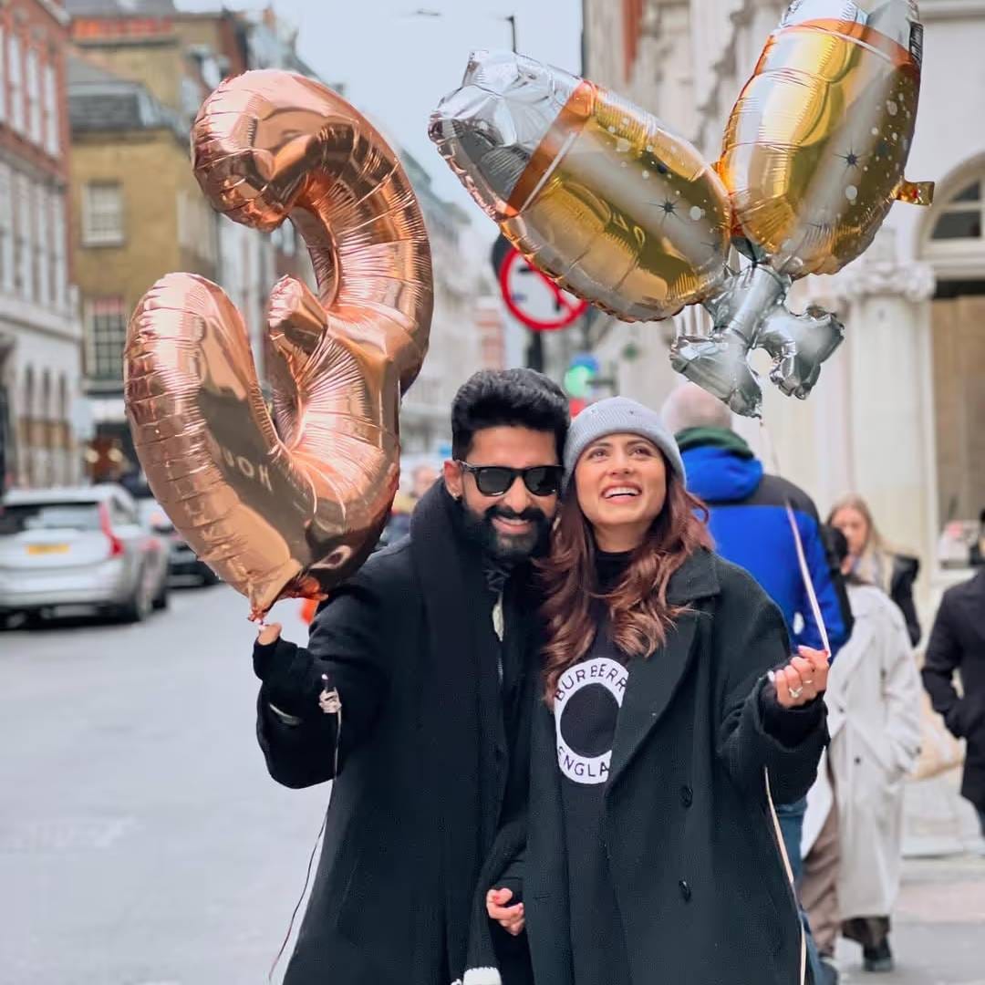 त्यावर सरगुनने उत्तर दिलेलं की, यावर कोणाचा विश्वास बसणार नाही. सर्वांना वाटेल की मी खोटं बोलतेय. ज्यावेळी रवीने मला सांगितलेलं की, शो मध्ये किसिंग सीन आहे, त्यावर मी ओके, काही हरकत नाही असं म्हटलेलं.